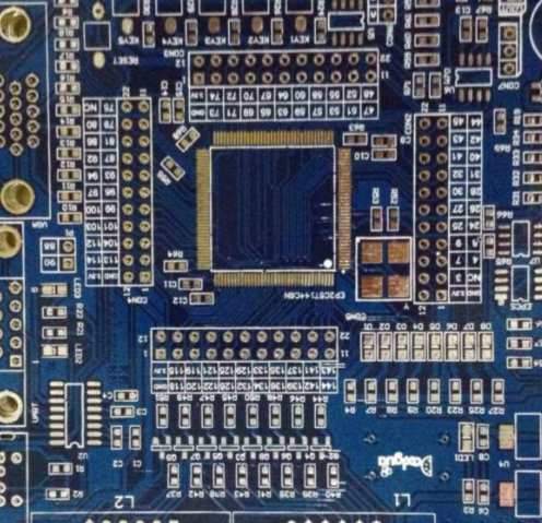 Dielectric attenuation of PCB trace and trace end