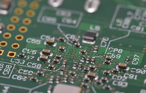 Clock stabilization design of pcb protected high-speed A/D converter